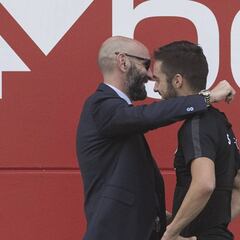 Monchi cambia el escenario de la renovación de Sarabia