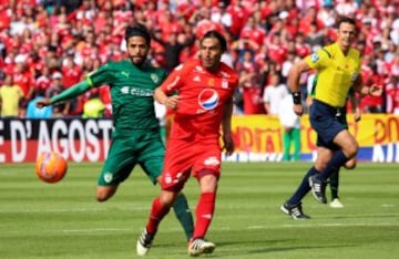 Más de 25 mil hinchas rojos acompañaron al América en su regreso a El Campín en la primera división.