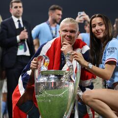 La celebración de Haaland junto a su novia