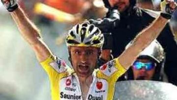 <b>VETERANO</b>. Piepoli enseño sus condiciones de experimentado escalador para conquistar la etapa.