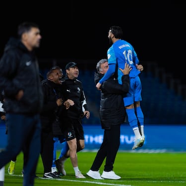 Roger y Bergwijn brillan por Benzema