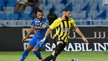 Soccer Football - Saudi Pro League - Al Hilal v Al Ittihad - Prince Faisal Bin Fahd Stadium, Riyadh, Saudi Arabia - September 21, 2024 Al Hilal's Malcom in action with Al Ittihad's Karim Benzema REUTERS/Stringer