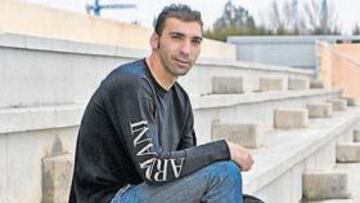 <b>REGRESO. </b>Álvaro Cámara posa para AS en uno de los campos del Albacete.