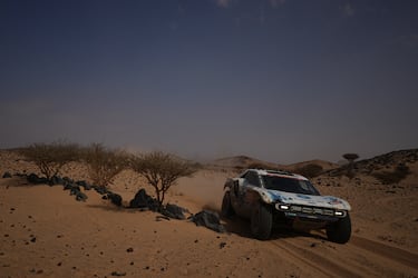 Denis Krotov y Konstantin Zhiltsov durante la etapa número 11 del Dakar.