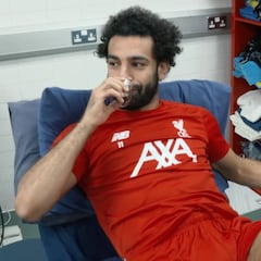 La conversación de Van Dijk con Salah por las medias del FIFA: la cara del egipcio, un poema