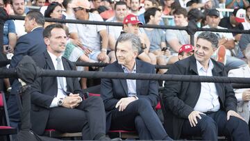 El presidente de Argentina Mauricio Macri presencia los octavos de final del Buenos Aires Padel Master.