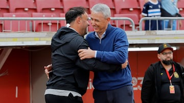 Futbol, Union Espanola vs Universidad Catolica.
Fecha 6, Liga de Primera 2025.
El entrenador de Union Espanola Jose Luis Sierra y Tiago Nunes son fotografiados contra Universidad Catolica durante el partido de primera division disputado en el estadio Nacional en Santiago, Chile.
28/03/2025
Javier Torres/Photosport
Football, Union Espanola vs Universidad Catolica.
6st turn, 2025 First division league.
Union EspanolaÕs head coach Jose Luis Sierra and Tiago Nunes are pictured against Universidad Catolica during the first division match held at the Nacional stadium in Santiago, Chile.
28/03/2025
Javier Torres/Photosport