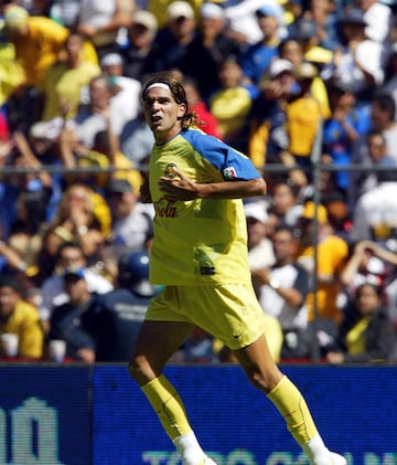 FUTBOL MEXICANO APERTURA 2003
MEXSPORT DIGITAL IMAGE
09 November 2003:  Action photo of Sebastian Abreu (URU) of America,during week 17 of Mexican\ Soccer,Guadalajara won 2-1./Foto de accion de Sebastian Abreu (URU) del America,durante juego de la semana 17 del Futbol Mexicano,Guadalajara gano 2-1. MEXSPORT/DAVID LEAH