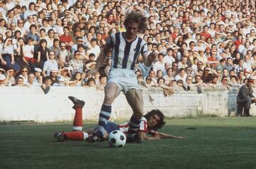 Formado en la cantera de la Real Sociedad, el 'vikingo de Oñati' debutó con el primer equipo en la 74/75. En total disputó 255 partidos oficiales como realista y marcó 47 goles.