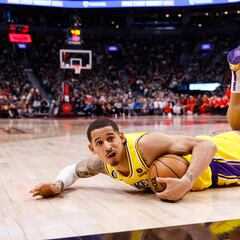 El multi-trade por Russell Westbrook envía a Juan Toscano a Utah Jazz