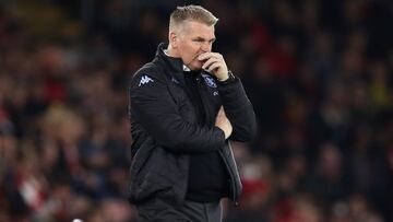 SOUTHAMPTON, INGLATERRA - 05 DE NOVIEMBRE: Dean Smith, entrenador de Aston Villa reacciona durante el partido de Liga Premier entre Southampton y Aston Villa en St Mary's Stadium el 05 de noviembre de 2021 en Southampton, Inglaterra.