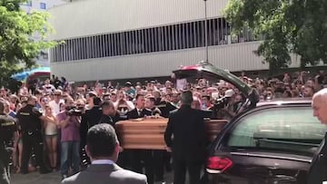 "Reyes, you're a legend!" - Fans pay respects at Sevilla's stadium