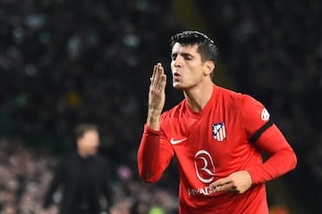 Atletico Madrid's Spanish striker #19 Alvaro Morata celebrates after scoring his team second goal during the UEFA Champions League group E football match between Celtic and Atletico Madrid at Celtic Park stadium in Glasgow, Scotland, on October 25, 2023. (Photo by ANDY BUCHANAN / AFP)