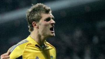 <b>EL NUEVO ARIETE.</b> La Real Sociedad ha contratado al alto delantero danés ante las bajas de Nihat y Kovacevic.