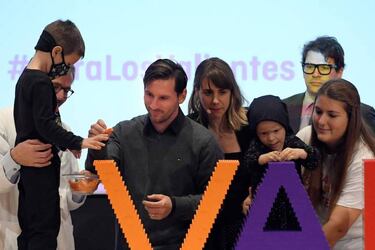 Messi: "I'm very happy to be able to help in the battle against cancer"