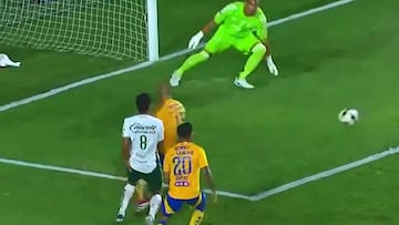 Cabral responde a su nominación a la Roja con esta asistencia genial: en México aplauden