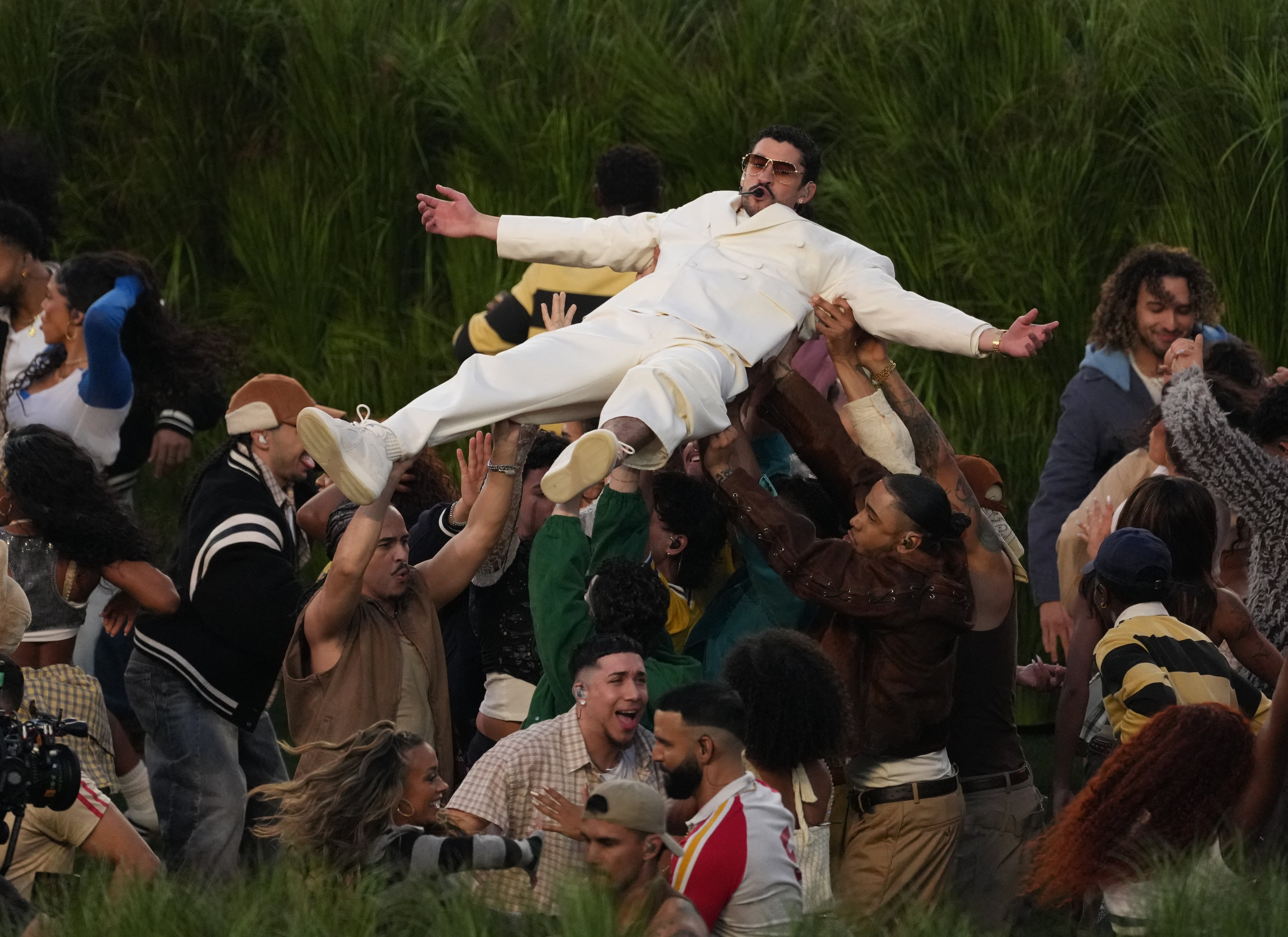 El Halftime Show de Bad Bunny fue una fiesta latina: Lady Gaga, Pedro Pascal...