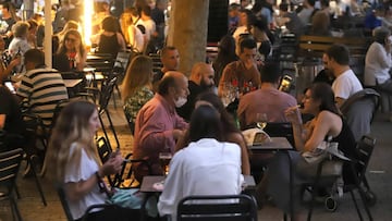 5-9-2020.Terrassa.Gente por la calle con mascarilla.Covid-19. Terraza. © Foto: Cristobal Castro.