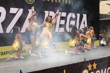 Fuerza Regia arma fiesta en su presentación oficial