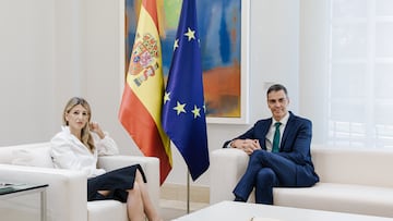 El presidente del Gobierno, Pedro Sánchez, y la vicepresidenta segunda y ministra de Trabajo y Economía Social, Yolanda Díaz, durante una reunión, en el Palacio de la Moncloa, a 16 de junio de 2025, en Madrid (España). El encuentro entre Sánchez y Díaz tiene lugar para abordar la crisis provocada por la presunta vinculación en la trama Koldo del exsecretario de Organización del PSOE Santos Cerdán. Díaz compareció el pasado jueves y reclamó al jefe del Ejecutivo un reseteo de la legislatura y un nuevo marco de relaciones entre PSOE y Sumar para mantener el Ejecutivo, así como la reunión de la comisión de seguimiento del acuerdo de gobierno entre ambas formaciones.
16 JUNIO 2025
Carlos Luján / Europa Press
16/06/2025