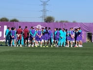 Entrenamiento del Real Valladolid. Escribá hablando con el grupo.