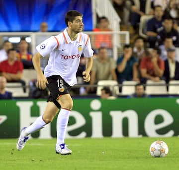 Como valencianista llegó a ganar una Copa del Rey en la 2007/08.