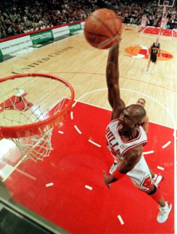 'Air' Jordan. Famoso por sus grandes saltos.
17 ed febrero de 1998 contra Indiana Pacers.