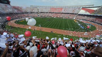 28/10/12 ARGENTINA TORNEO APERTURA DERBI
RIVER PLATE - BOCA JUNIORS
AFICIONADOS SEGUIDORES AMBIENTE
ESTADIO MONUMENTAL PANORAMICA VISTA GENERAL