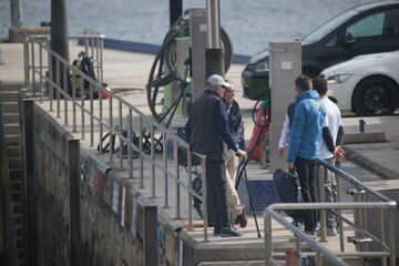 El Rey Juan Carlos a su llegada para embarcar en el 'El Bribn' en el Real Club Nutico de Sanxenxo.