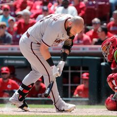 Christian Walker hit in the head by 97mph fastball