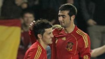 <b>MÍTICO.</b> El delantero de la selección española, David Villa, superó a Alfredo di Stéfano en la lista de goleadores con el equipo nacional al haber alcanzado veinticuatro goles en el partido frente a Chile.