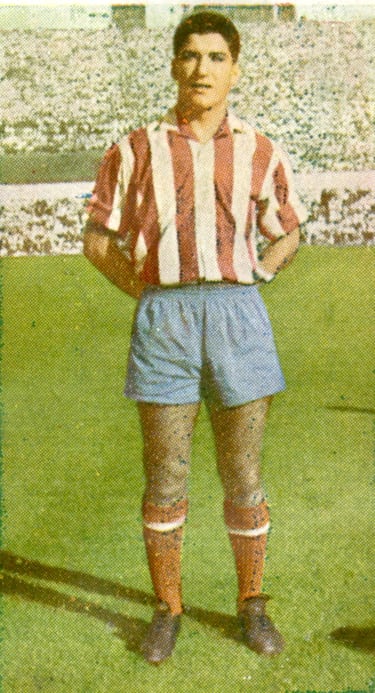 Lo cierto es que el 14 de septiembre de 1952, junto a su hermano Antonio, Enrique Collar firma su primer contrato profesional con el Atlético. Percibiría 15.000 pesetas. A renglón seguido, para completar su formación, fue cedido al Cádiz, que por entonces militaba en Tercera División. 

