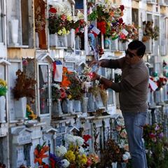 Día de Todos los Santos en Chile: ¿se puede visitar a los difuntos en el cementerio y qué horarios hay?