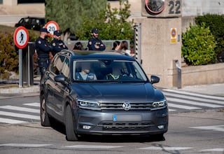 Efectivos de la Guardia Civil y de la Policía Nacional durante un registro por parte de la Guardia Civil de la sede de la aerolínea Plus Ultra, a 11 de diciembre de 2025, en Madrid (España). La Unidad de Delincuencia Económica y Fiscal (UDEF) de la Policía Nacional ha registrado la aerolínea Plus Ultra en el marco de una investigación por presunto blanqueo, según han confirmado a Europa Press este jueves fuentes del caso. leer menos
11 DICIEMBRE 2025
Alberto Ortega / Europa Press
11/12/2025