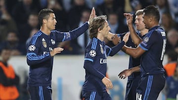 Cristiano celebra un gol con Modric, Kroos y Casemiro.