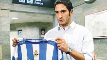 <b>LLEGÓ A ALVEDRO. </b>Sebastián Taborda llegó ayer al aeropuerto coruñés pasadas las diez de la noche.