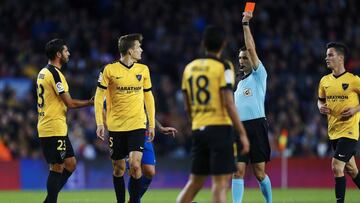 Expulsión de Diego Llorente en el Barcelona 0 - Málaga 0.