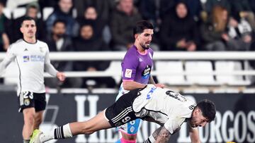 Partido entre el Burgos CF y el Real Valladolid celebrado en el estadio ‘El Plantío’.
Fer Niño del Burgos CF y Monchu del Valladolid
Ricardo Ordóñez
13-1-2024