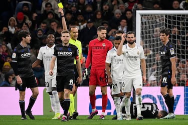 Tarjeta amarilla a Nacho Fernández.