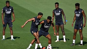 (From L) Real Madrid's Spanish defender #41 Marvel, Real Madrid's Brazilian forward #11 Rodrygo, Real Madrid's English midfielder #5 Jude Bellingham, Real Madrid's Brazilian forward #07 Vinicius Junior and Real Madrid's French defender #18 Aurelien Tchouameni attend a training session at the Real Madrid City training complex in Valdebebas, outskirts of Madrid, on August 24, 2023. (Photo by JAVIER SORIANO / AFP)