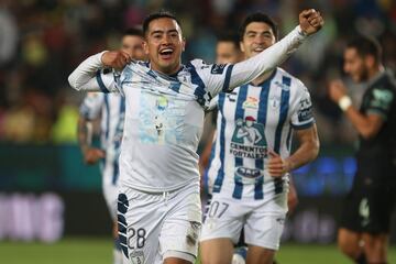 AME1590. PACHUCA (MÉXICO), 22/05/2022.-22/05/2022.- Erick Sánchez de Pachuca celebra después de anotar un gol durante el partido de vuelta de la semifinal del torneo Clausura 2022 de la Liga MX entre Tuzos del Pachuca y Águilas del América, celebrado hoy en la ciudad de Pachuca (México). EFE/ David Martinez Pelcastre
