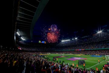 Fuegos artificiales en la despedida del Camp Nou antes de su remodelación.