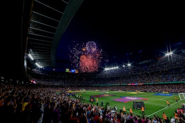 Fuegos artificiales en la despedida del Camp Nou antes de su remodelación.