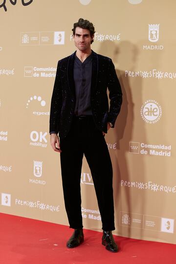 Juan Betancourt posando en la alfombra roja de los premios Forqué.