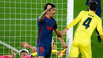 Savic celebra el primer gol del Atlético contra el Villarreal.
