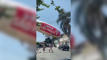 Antes del partido entre Sao Paulo y Botafogo, un dirigible del club local se estrelló en el municipio de Osasco.