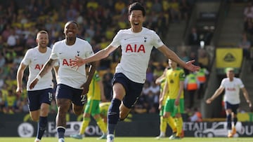 Soccer Football - Premier League - Norwich City v Tottenham Hotspur - Carrow Road, Norwich, Britain - May 22, 2022 Tottenham Hotspur&#039;s Son Heung-min celebrates scoring their fifth goal with Steven Bergwijn Action Images via Reuters/Paul Childs EDITOR