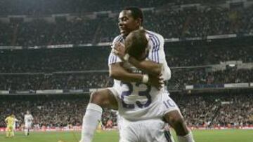 <strong>¿CAMBIO DE AIRES?.</strong> El agente de Robinho ha reconocido contactos con el Barcelona que busca una estrella con la que suplir la marcha de Ronaldinho.