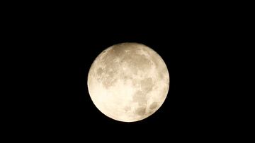 Superluna Azul 2023: cu芍ndo es, a qu谷 hora, d車nde seguir y c車mo ver la segunda luna llena de agosto