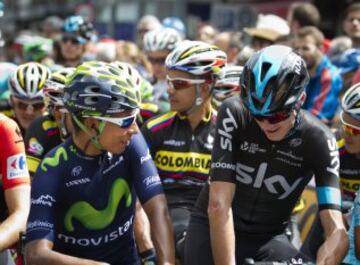 Nairo Quintana y Chris Froome hablan antes del comienzo de la undécima etapa.